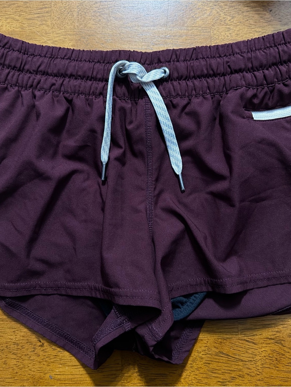 Preloved Vuori Women's burgundy Clementine 2.0 shorts